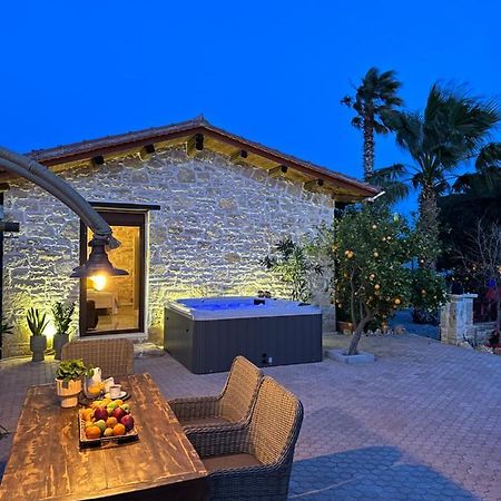 קוקינוס פירגוס Villa Aspasia With Private Jacuzzi - Oasis Resort מראה חיצוני תמונה
