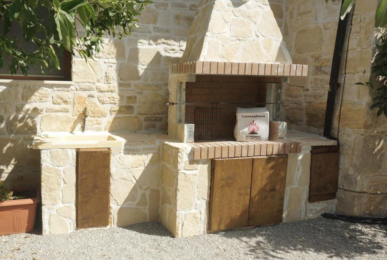 קוקינוס פירגוס Villa Aspasia With Private Jacuzzi - Oasis Resort מראה חיצוני תמונה