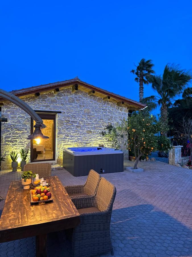 קוקינוס פירגוס Villa Aspasia With Private Jacuzzi - Oasis Resort מראה חיצוני תמונה