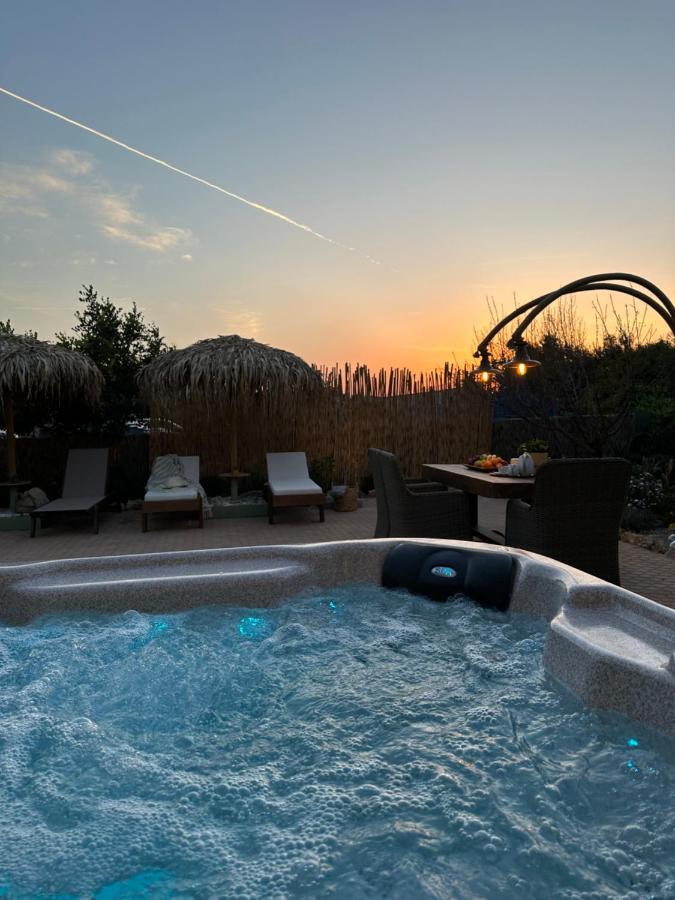 קוקינוס פירגוס Villa Aspasia With Private Jacuzzi - Oasis Resort מראה חיצוני תמונה
