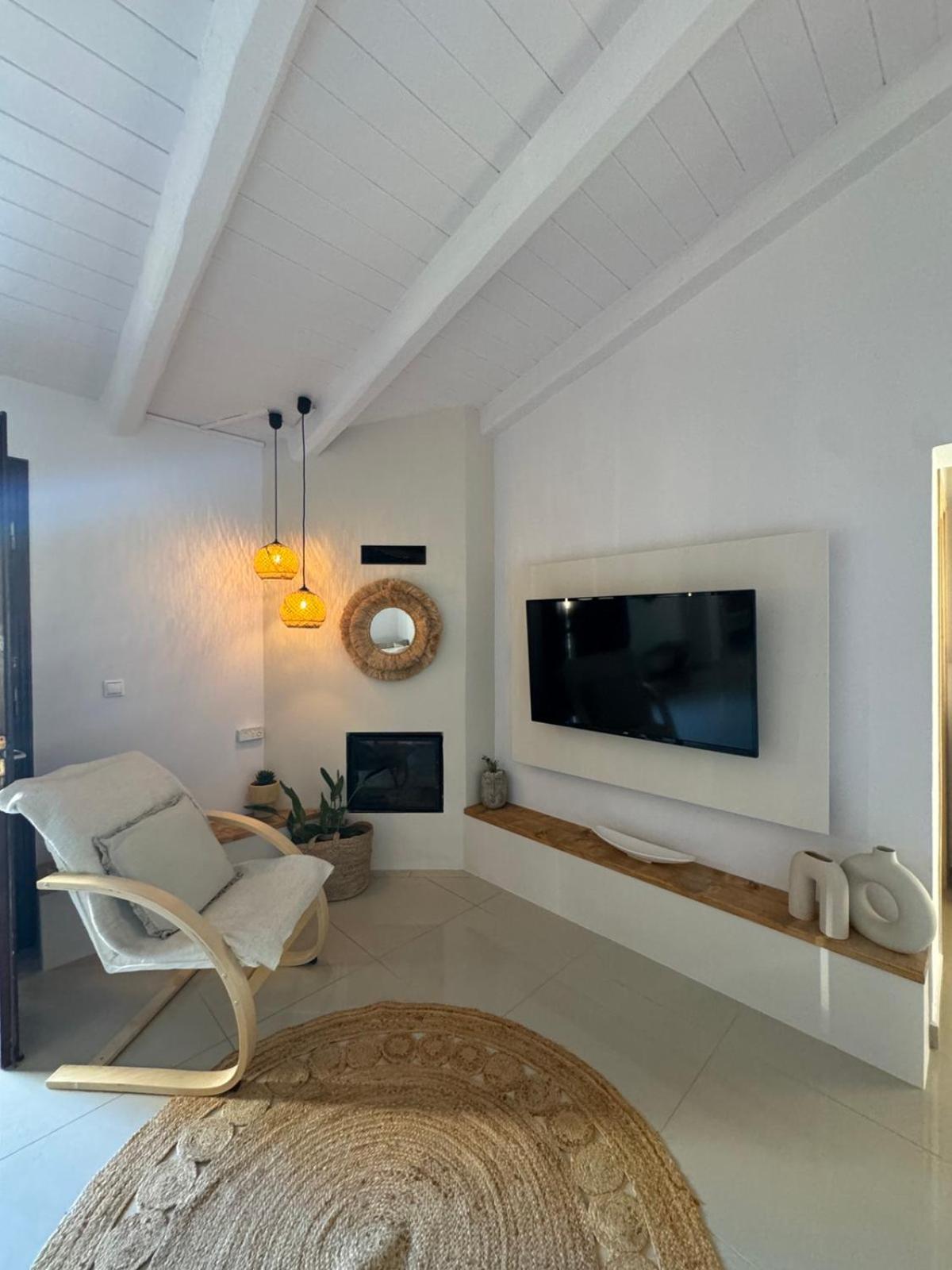 קוקינוס פירגוס Villa Aspasia With Private Jacuzzi - Oasis Resort מראה חיצוני תמונה